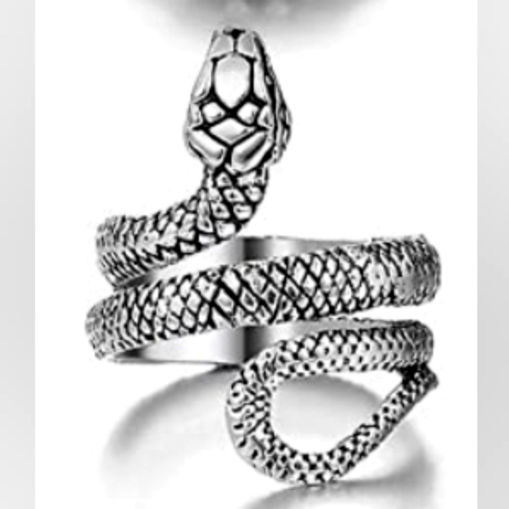 Adjustable size snake ring